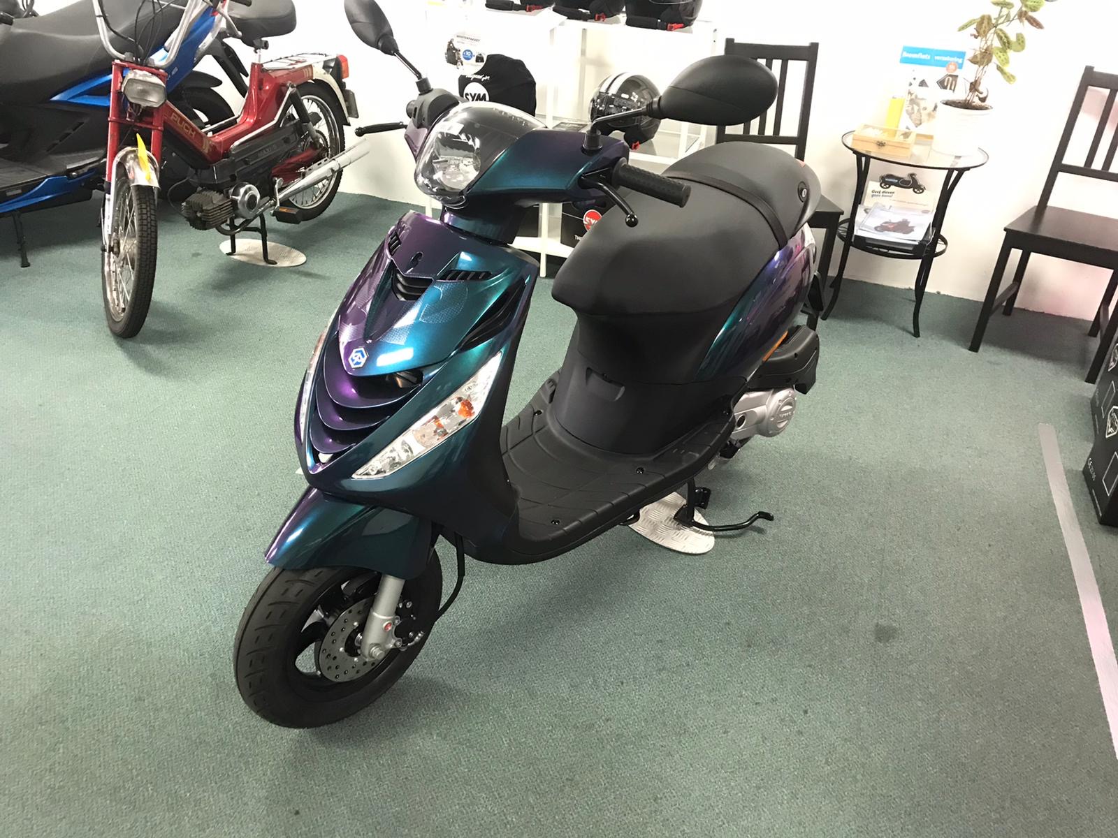 Zip 50 SP custom - Scooter Stage te Rijswijk (zh)